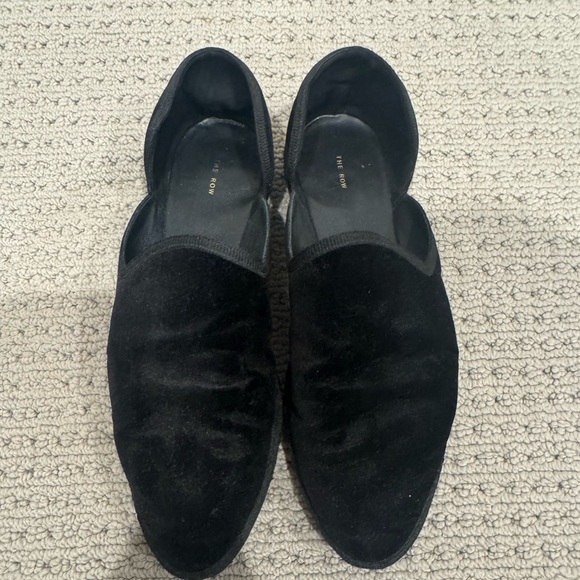 The Row Shoes - The Row Black Velvet Grosgrain Trim D'Orsay Flats

Women's Size: 9 
EU 39
